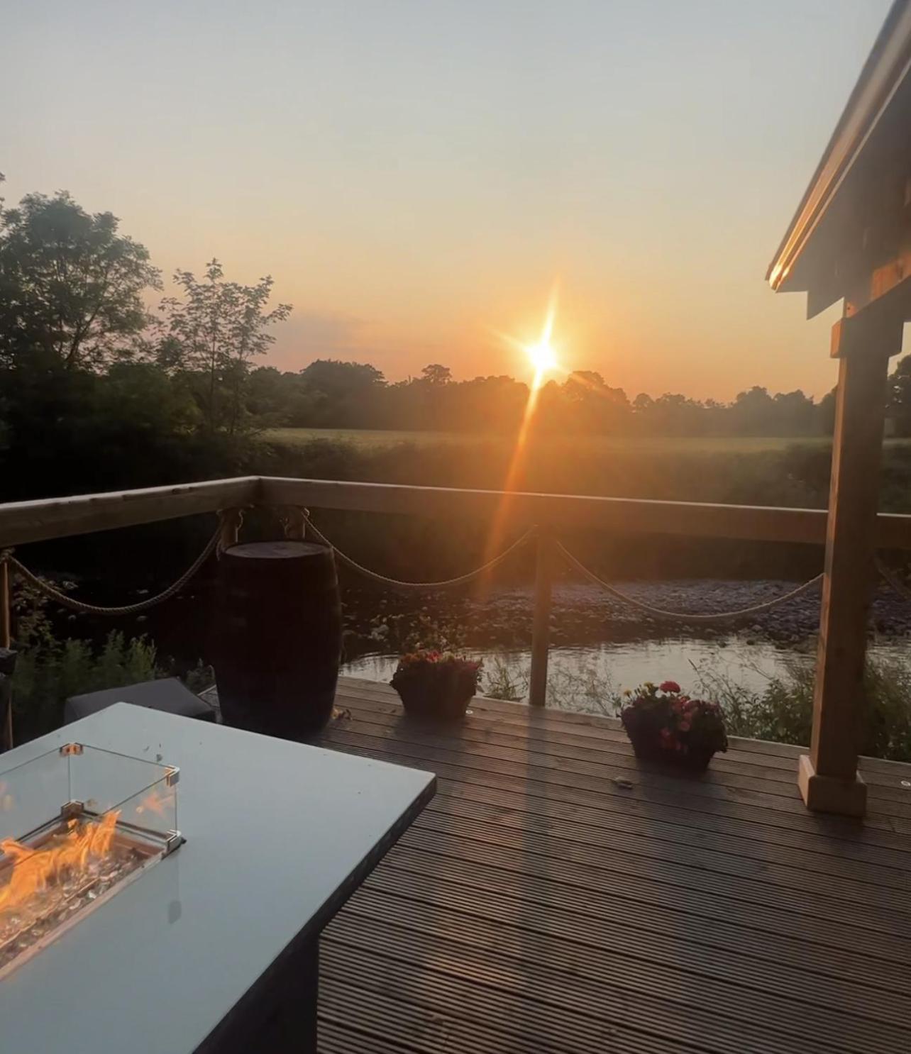 Luxury Accommodation In County Antrim With Riverside Hot Tub Kells Eksteriør billede