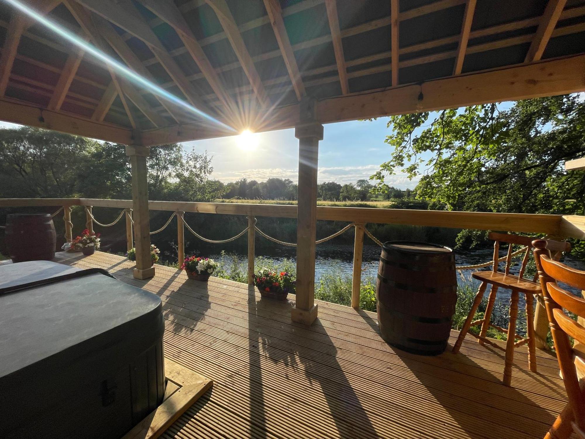 Luxury Accommodation In County Antrim With Riverside Hot Tub Kells Eksteriør billede