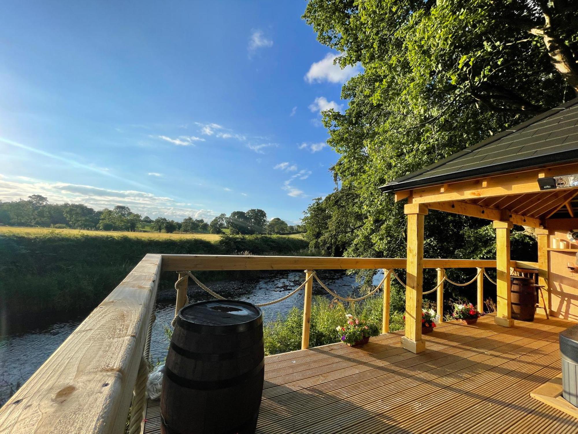 Luxury Accommodation In County Antrim With Riverside Hot Tub Kells Eksteriør billede